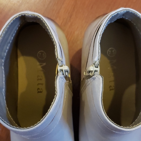 White booties - Picture 2 of 3